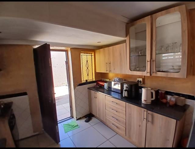 2 BEDROOM HOUSE FOR SALE IN SEBOKENG ZONE 11